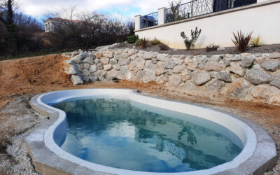 Piscine forme libre MEDIESTER à Saint Lager Bressac